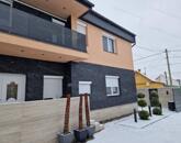 Jászberény frekventált részén 220 nm-es, emeletes családi ház eladó