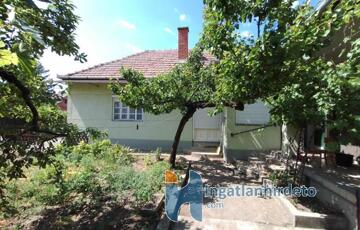 Eladó családi ház