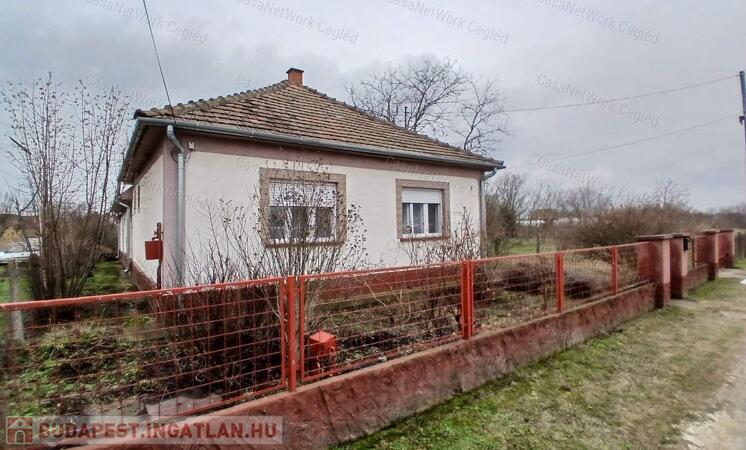 Eladó Tápiószelei 80 m2-s Családi Ház                                 