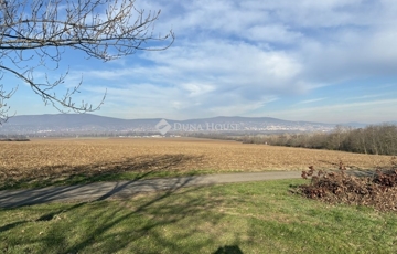 Eladó telek/földterület