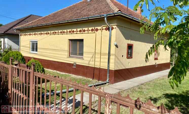 Szarvason, két generáció számára alkalmas, 3 szobás családi ház eladó                                 