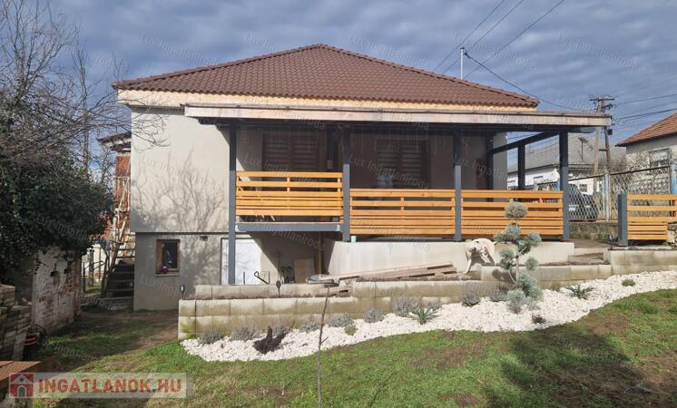 Felújított családi ház Kesztölcön!