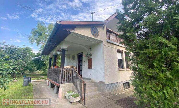 Mihályi-laposon állandó lakhatásra is alkalmas zártkert eladó!