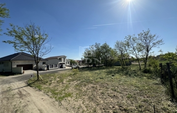 Eladó telek/földterület