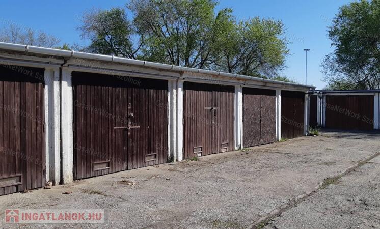 Szolnokon eladó garázs!