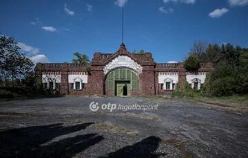 Eladó telek/földterület