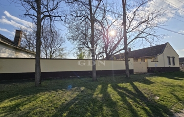 Eladó családi ház