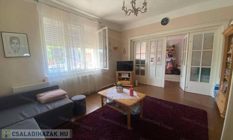 Szandaszőlősön 3 szobás családi ház eladó!                                 