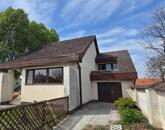 Egyedi kivitelezésű, tágas családi ház eladó Cegléden nagy telekkel!