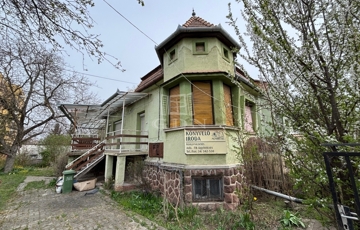 Eladó családi ház