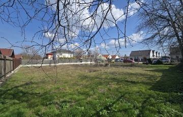 Eladó telek/földterület