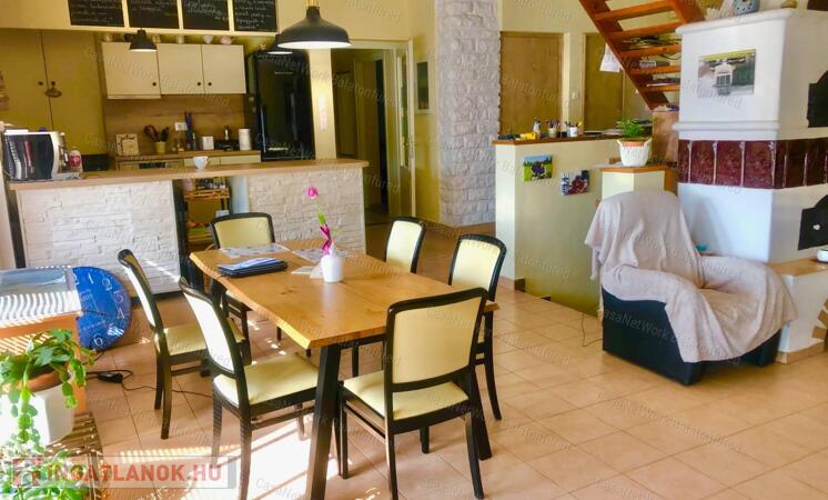 Részpanorámás tégla lakás Balatonalmádi keleti kapujában