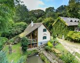 Ősfás birtok saját patakkal az erdő, a Nemzeti Park közepén