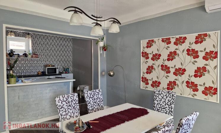 Jászárokszálláson 97 nm-es, felújított, 3 szobás családi ház eladó