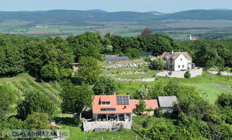 2,4 ha öko-birtok a Balaton-felvidéki Nemzeti Park tetején                                 
