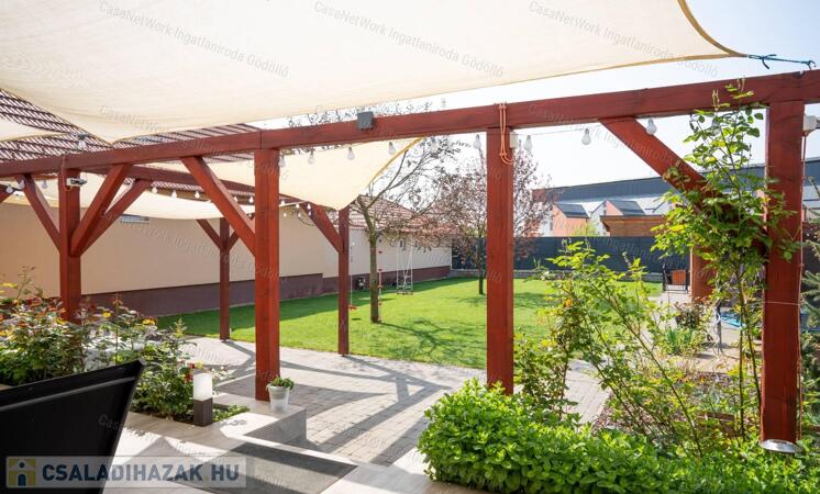 Mesés otthon, csodás terasz, üde zöld kert                                 