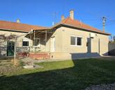 Cegléd Újvárosi részén családi ház eladó!