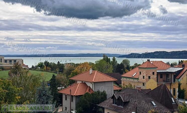 Panorámás, part közeli - Eladó LAKÁS BALATONFÜREDEN                                 