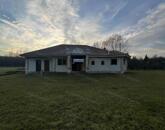 Eladó szerkezetkész ház hatalmas telekkel a Bakonyban