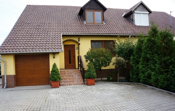 Eladó családi ház