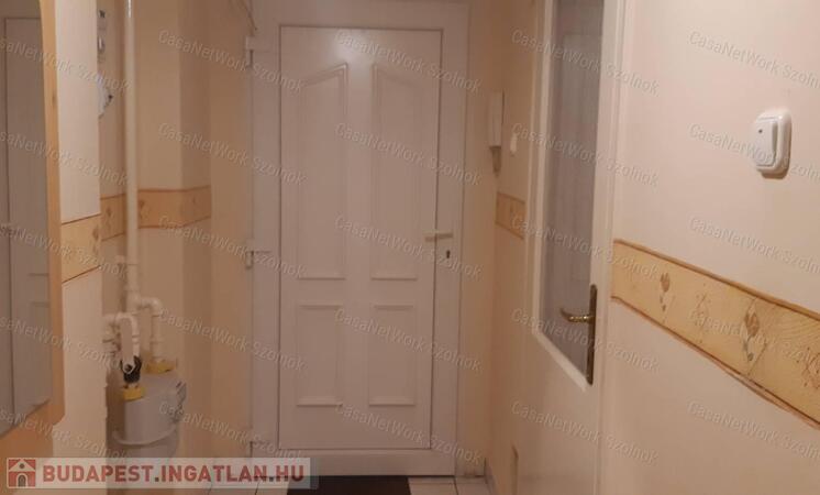 Eladó Szolnok belvárosi garzonlakás!                                 