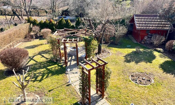 Családi ház 2 otthonnak, népszerű helyen                                 