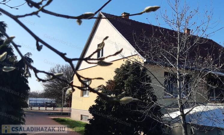 Eladó gazdálkodásra alkalmas családi ház Szandaszőlősön!                                 