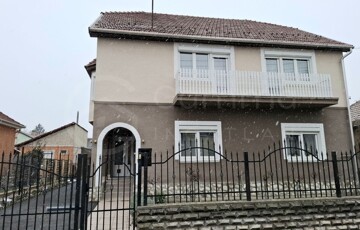 Eladó családi ház