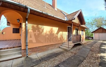 Eladó családi ház