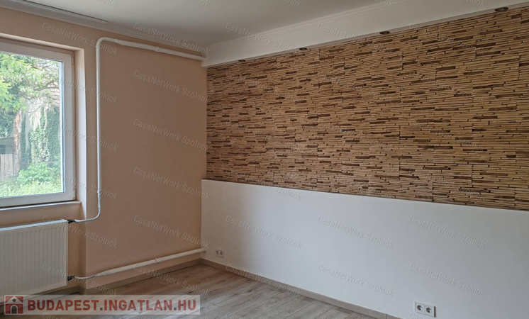 Kengyelen 80 nm-es, részben felújítandó családi ház eladó!                                 