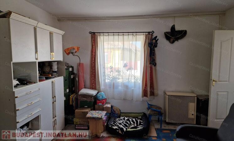 Erdőtelken 68 nm-es, felújítás alatt álló, 2 szobás családi ház eladó                                 