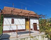 Cegléden 1329 m²-es telek gazdasági épülettel eladó!