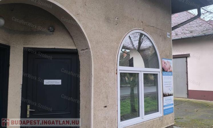 Martfű Szolnoki úton 35nm-es 2 szintes üzlethelyiség eladó bérlővel                                 