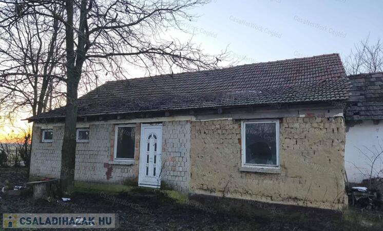 Eladó Tanya Tápiószele felújításra szoruló                                 