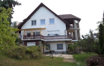 Eladó családi ház