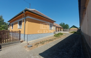 Eladó családi ház