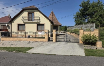 Eladó családi ház