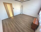 Napfényes, tágas lakás