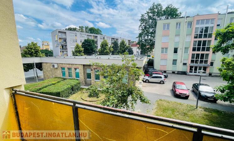 Eladó egy szigetelt 54 m²-es lakás Komárom közkedvelt részén!                                 