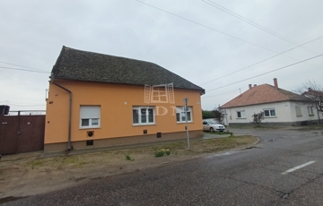 Eladó családi ház