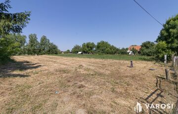 Eladó telek/földterület