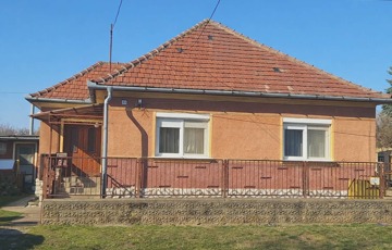 Eladó családi ház