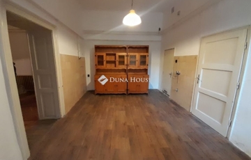 Eladó lakás