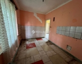 Eladó családi ház Pécs 9 990 000 Ft