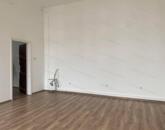Szolnokon a József A. úton 36 m2-es, 2. emeleti irodahelyiség kiadó