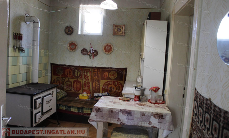 Tiszaföldváron 2 szobás családi ház eladó                                 