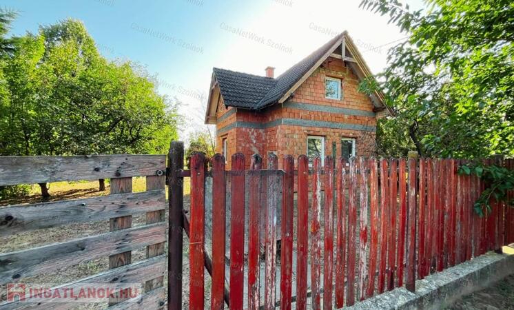 Eladó nyaraló Szolnokon, a Labda utcában