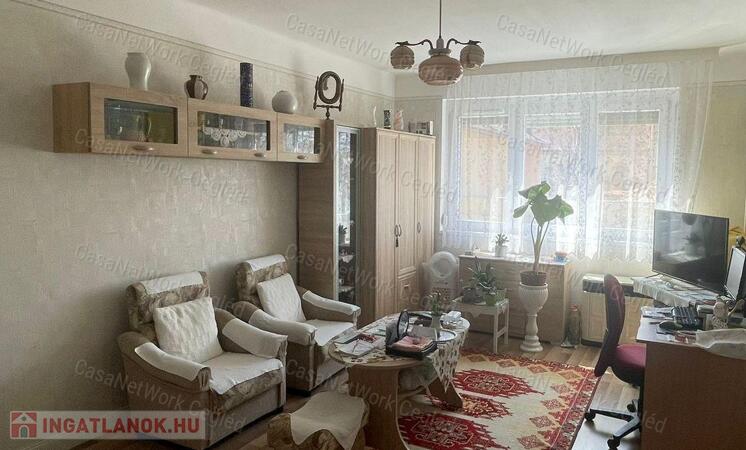 Eladó Cegléd szívében 70 m2 Téglalakás