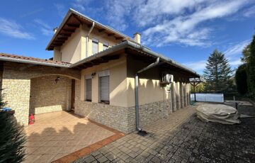 Eladó családi ház