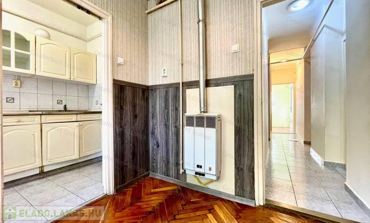 Eladó szolnokon a Meder utcában egy 77 m2-es 2+1 szobás lakás.                                 